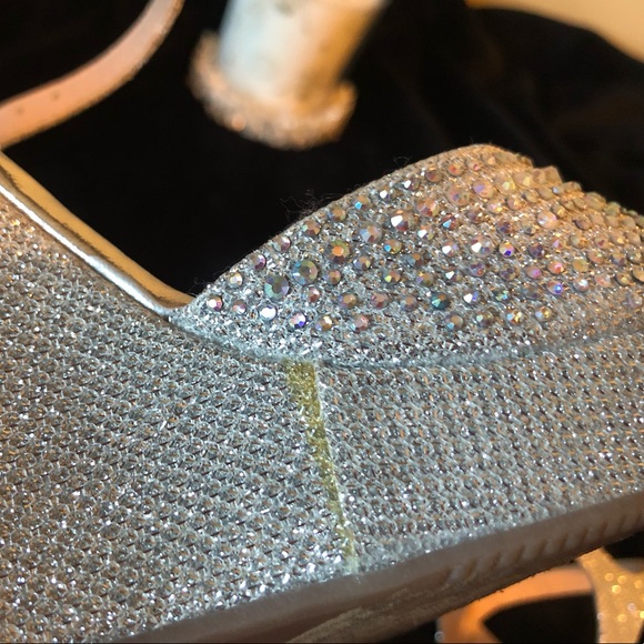 De Blossom Collection Rhinestone Wedges - Picture 5 of 8